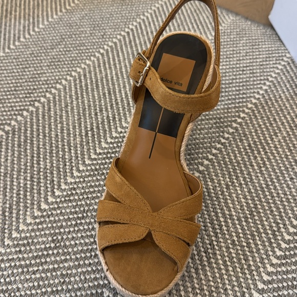 Dolce Vita Tan Wedge Sandals - Picture 3 of 10